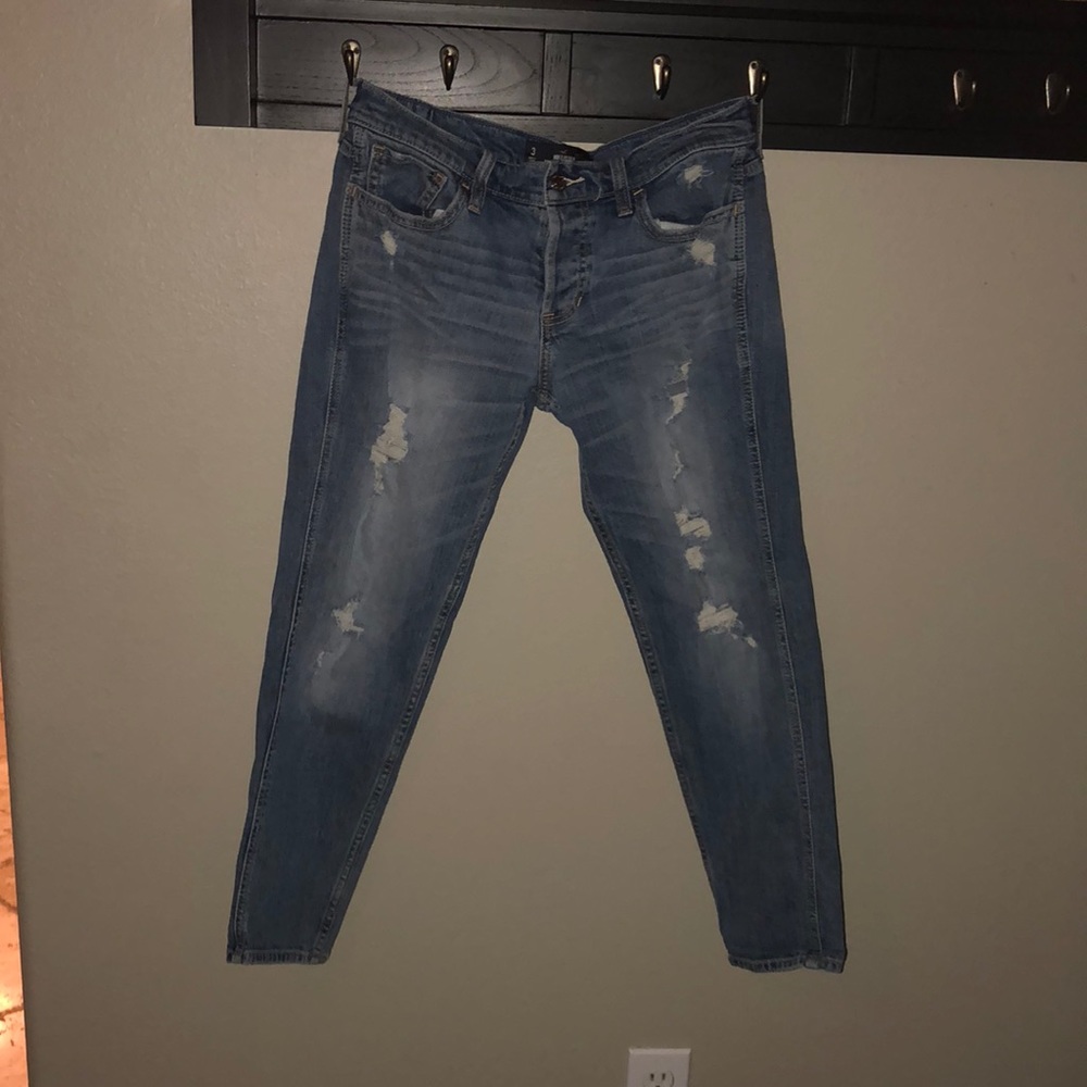 Boyfriend jeans slight rips